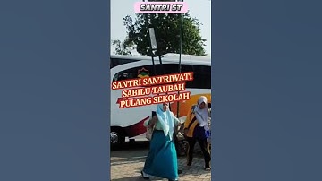 SANTRI DAN SANTRIWATI GUS IQDAM PULANG SEKOLAH
