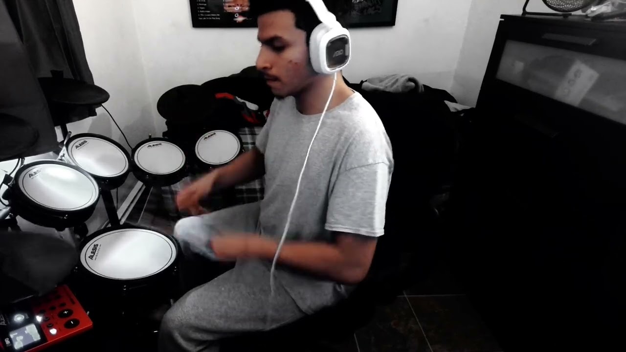 Queens Of The Stone Age - No One Knows