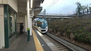 近鉄50000系SV01編成の特急しまかぜ京都行き 高の原駅