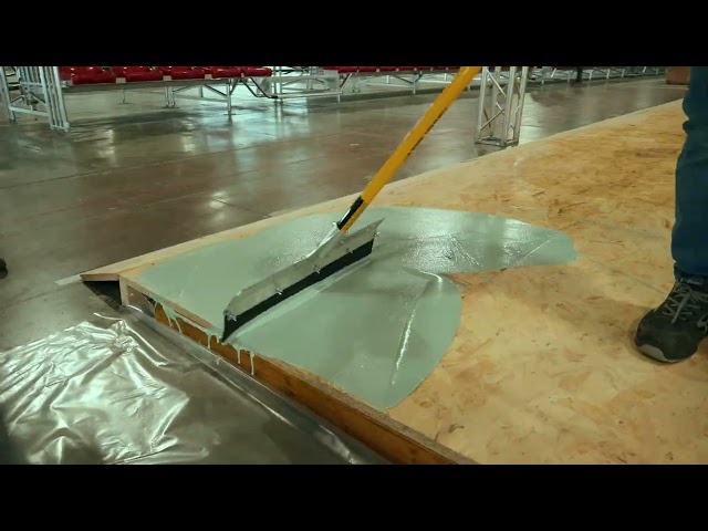 Racquet Trend 2025 - L'installazione del campo USopen in resina Laykold by Ennova