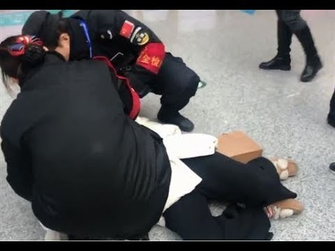 正妹突然暈倒 醒來只在意「這件事」