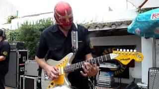 Los Straitjackets - You Send Me chords