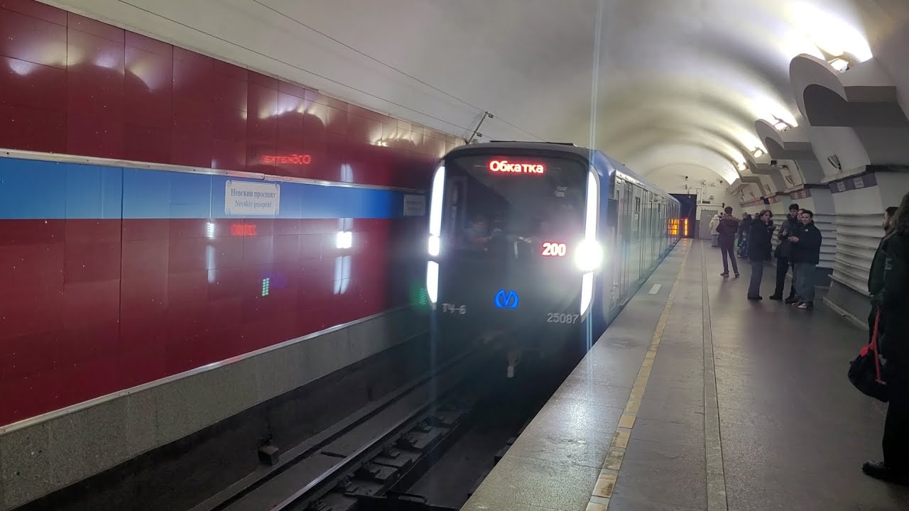 обкатка синего «Балтийца», на станции Невский проспект 