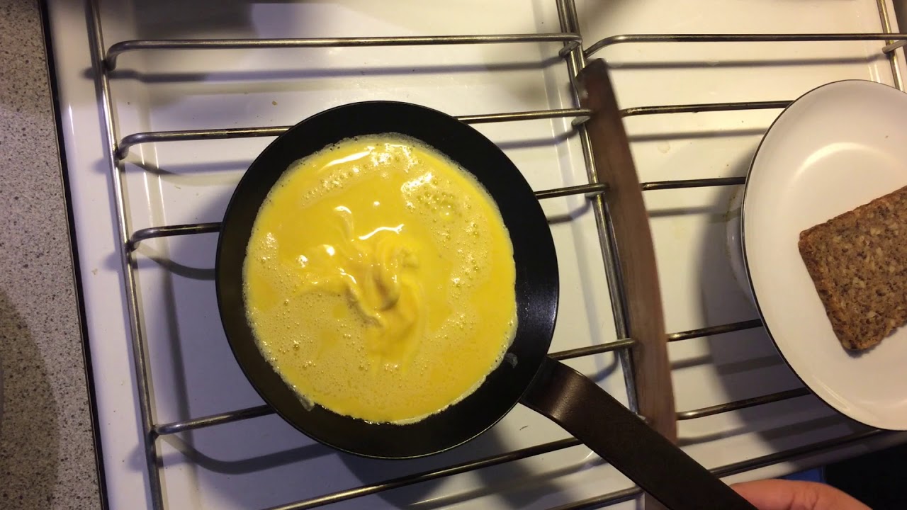 How's your French omelette game? De Buyer PRO Carbon Steel Omelette Pan  Review & Cooking Feature 