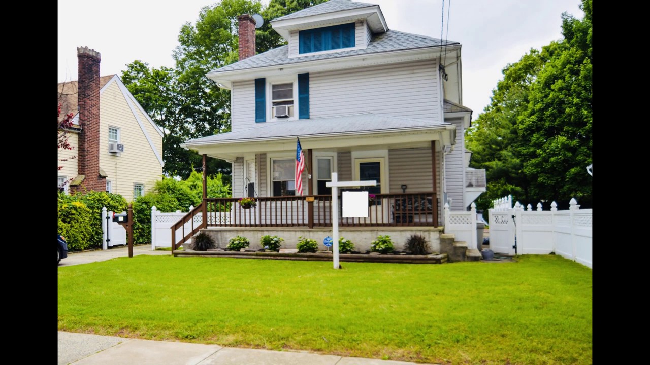 27 Remsen St Lynbrook NY 11563