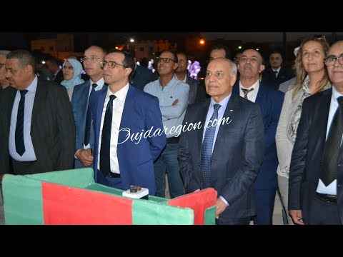 شاهدوا لحظة افتتاح العامل التويجر ساحة المسيرة الخضراء بالعيون الشرقية بعد بصمة العمران على جماليتها