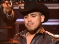 Un hijo le canta a su padre