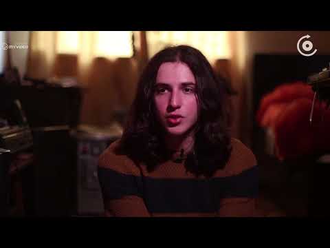 ტეცო   20 წლის დრამერი, რომელიც საყოფაცხოვრებო ნივთებზე უკრავს