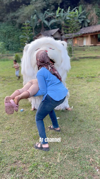 Neng Nazla was given bait to the tiger by her brother