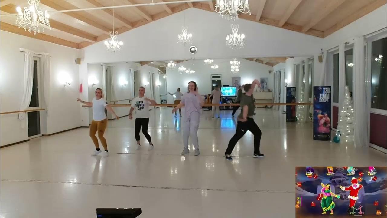 XMas Tree Just Dance Tour with casiyaa, mambienchen, beatixjd and