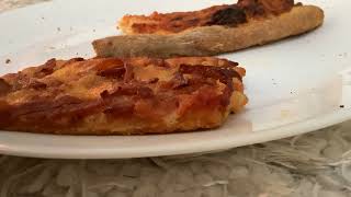 Download lagu Trying to speed run eating pizza lol