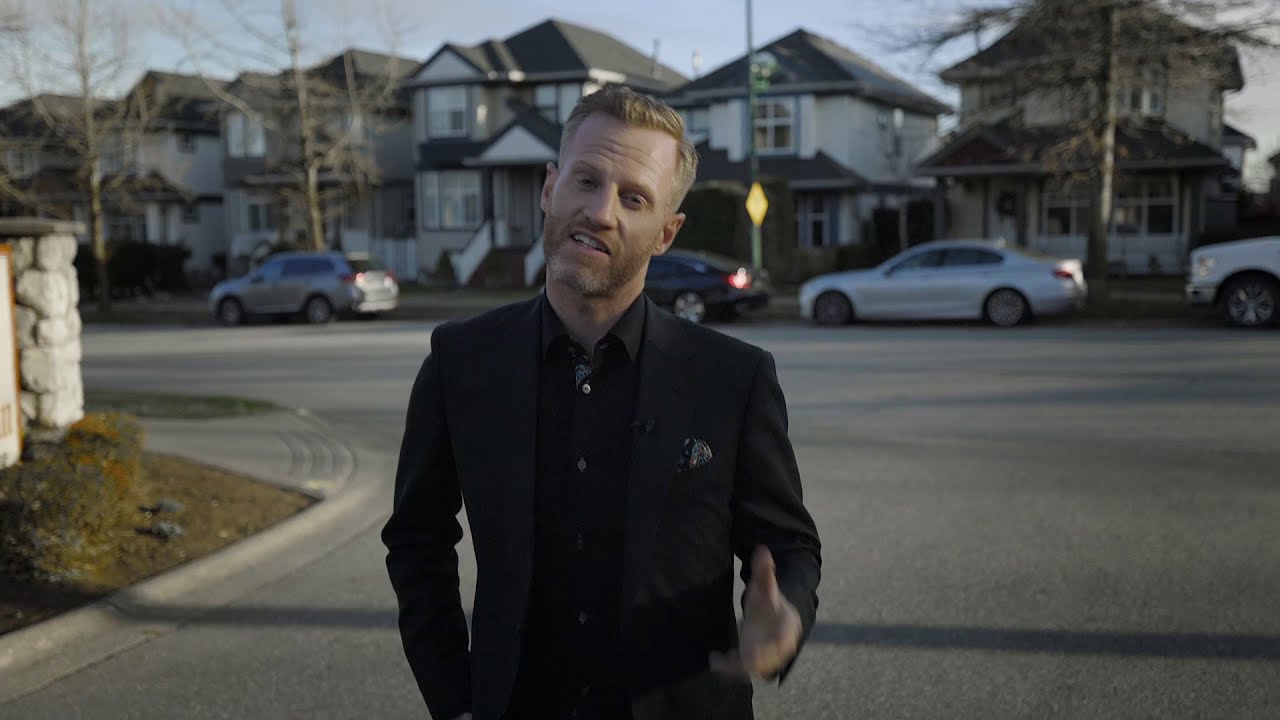 GREAT STARTER TOWNHOUSE IN SULLIVAN STATION WITH TRUCK PARKING!