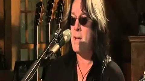 Daryl Hall with Pat (Train) and Todd Rundgren - Wait For Me.