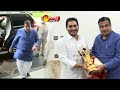 Watch: Union Minister Nitin Gadkari visits CM Jagan's house