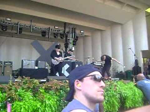 The XX- Finale @ Lollapalooza 2010(Oliver tears it up, on one cymbal)