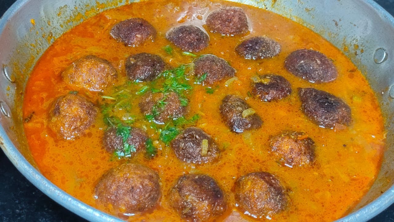 Cabbage Kofta curry in telugu క్యాబేజీ అంటే ఇష్టపడని వారు కూడా గిన్నె