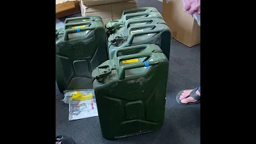 CampingMaxx.com Used 20L Steel NATO Surplus Jerry Fuel Cans 4 Pack with Spout Unboxing and review