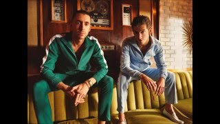The Last Shadow Puppets - She Does The Woods Subtitulada