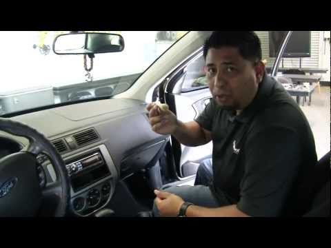 small-vent-&-dash-brush---detail-brush-for-car-detailing-and-wash