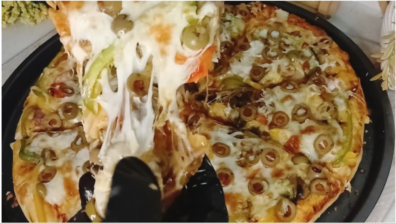 بيتزا منزلية بعجينة طرية وصلصة سريعة… والنتيجة مذهلة 🤩🍕