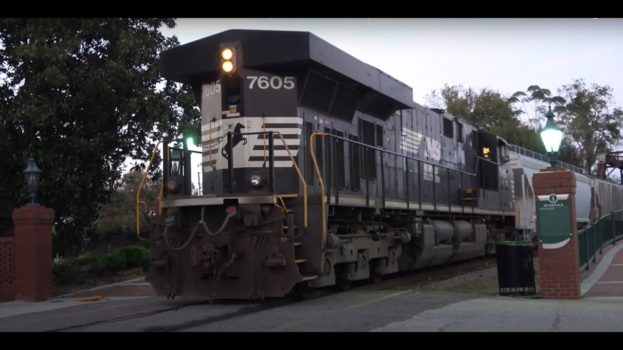 The Sound of Diesel Power Idling- ES40DC - 3D AUDIO  (WEAR EARPHONES!)