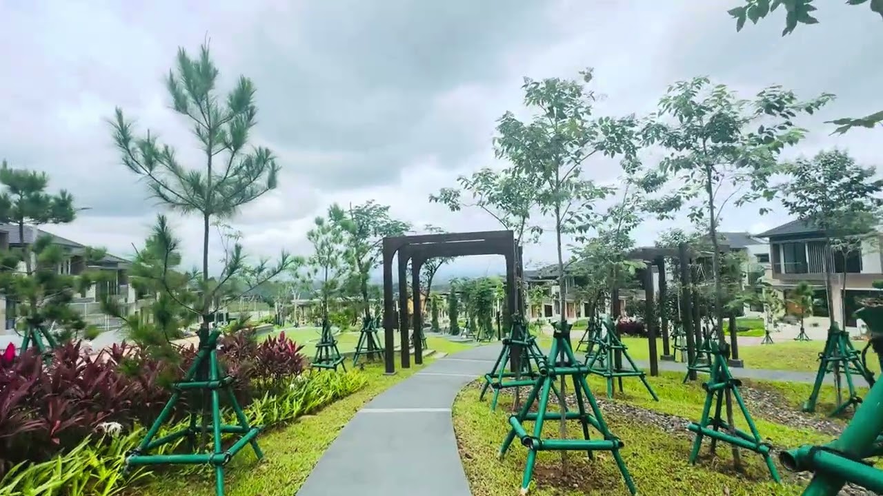 Di Cluster Reina Sofia, setiap sudut hijaunya hadirkan kenyamanan dan kualitas hidup yg lebih baik.