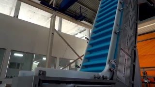 Inclined Conveyor using Intralox's Thermodrive Belt