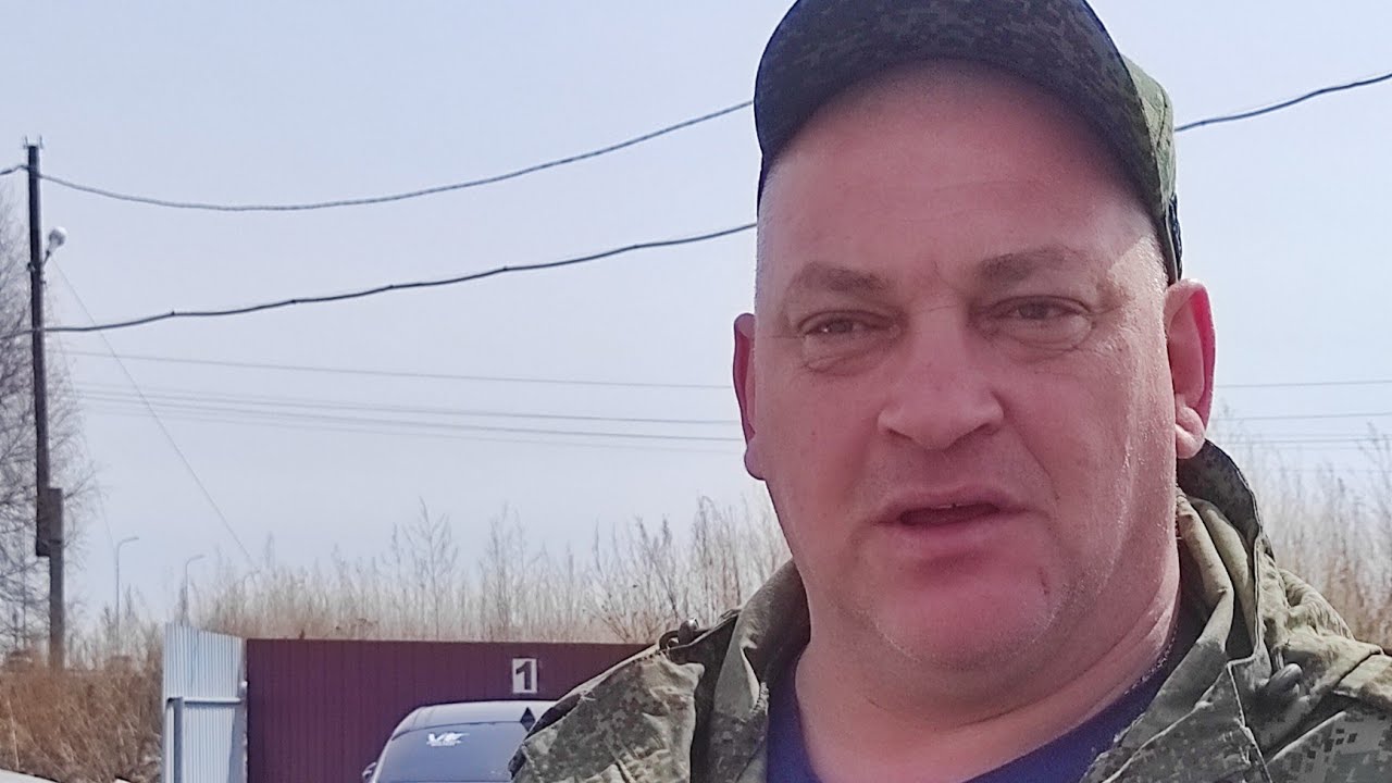 осквернил знамя победы! сорвал с автомобиля знамя Победы "человек" в ...