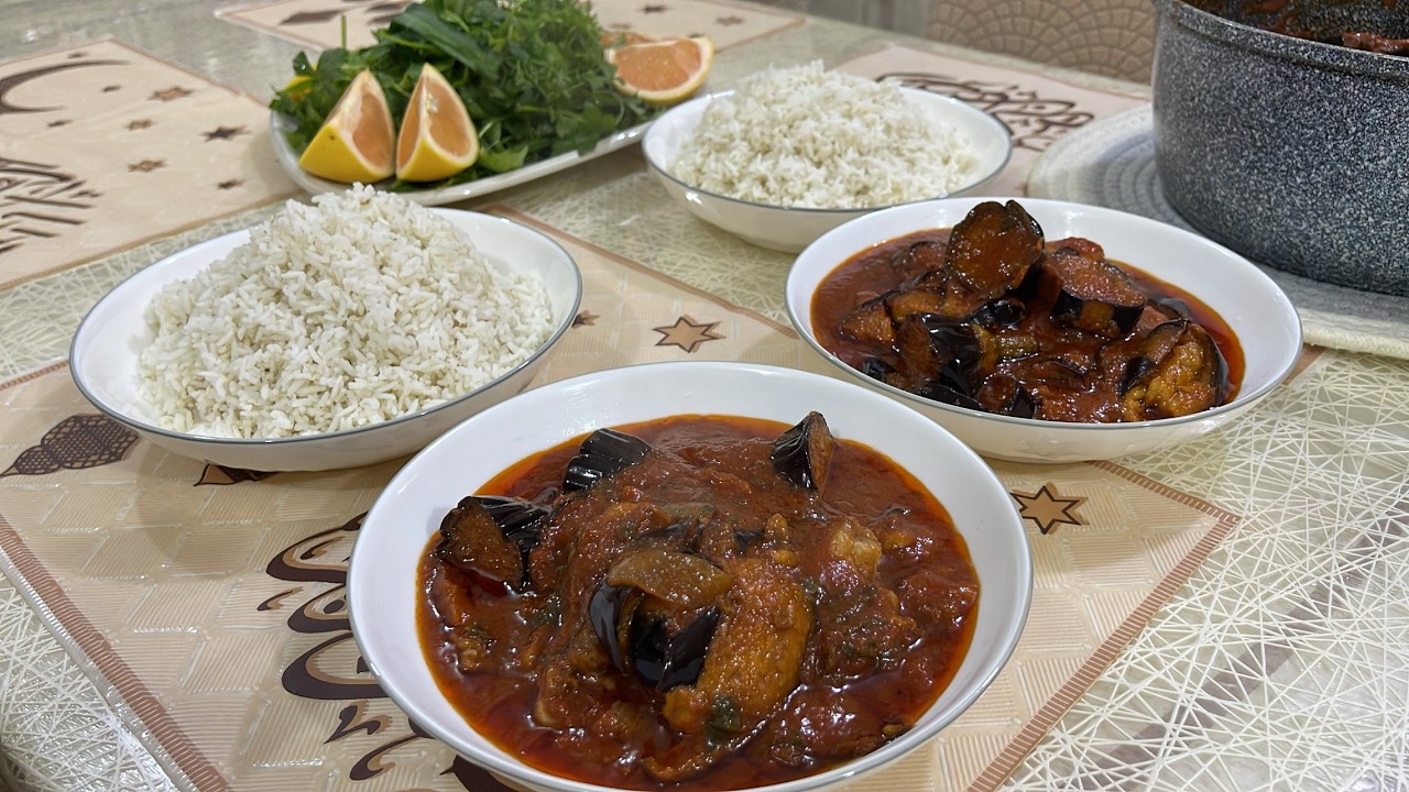 فطورنا اليوم مرك الباذنجان باللحم مع الرز رمضان كريم وصيام مقبول