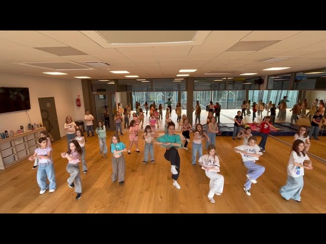 Šoka 1-2 kl. Balsių prad.m. vaikai su trenere Mažena
"Diva" - Brazilian Funk by Yoon Da Hye ZIN™ / ZIN Volume 121
Choreo