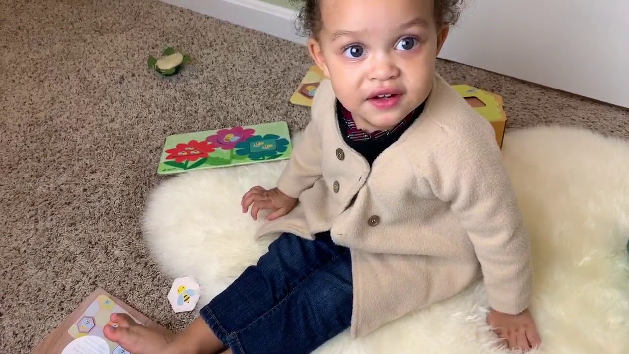 Ivy Unboxes Her Tadpole Crate fro KiwiCo!