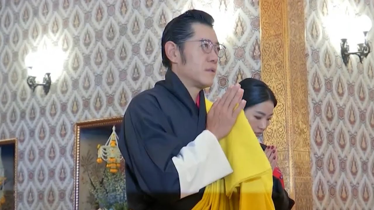 กษัตริย์จิกมี ทรงวางพวงมาลาถวายราชสักการะ พระพันปี