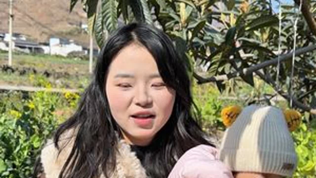 开始造谣：小八在婆家过的啥日子！老公不着家自己带俩娃下地干活