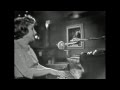Capture de la vidéo Blossom Dearie - C'est Le Printemps - Plus Je T'embrasse (1961)