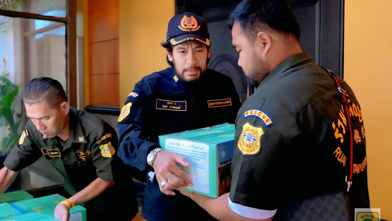 บิณฑ์ มอบอินทผาลัมในช่วงถือศีลอด ให้กับพี่น้องชาวมุสลิม ณ จังหวัด ปัตตานี