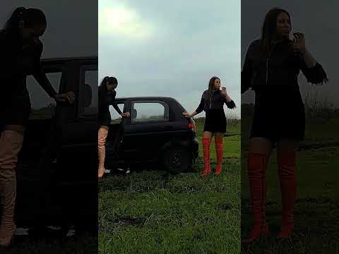 ТАНЯ ВИКА БОТФОРТЫ ЗАСТРЯЛИ В ГРЯЗИ  2 #девушка #pedalpumping #revving #shorts