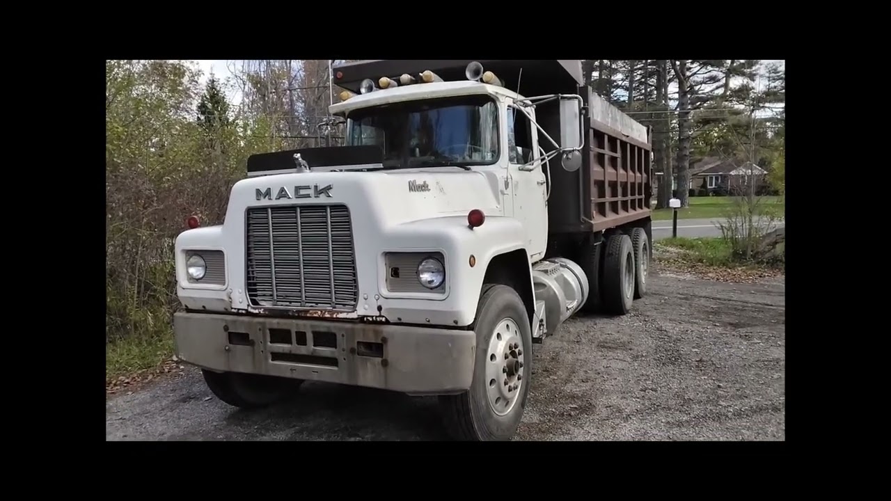 1986 Mack Dump Truck