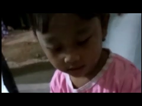 Sisimi Anak kecil lucu yang lagi joget sambil dengerin lagu dangdut