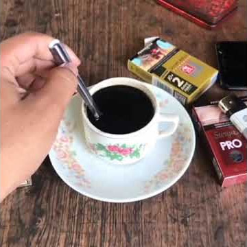 Story' WA || segelas kopi hitam panasss