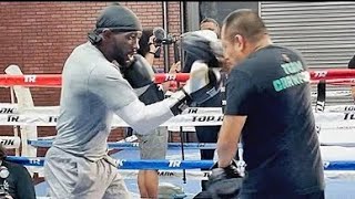 TERENCE CRAWFORD PAD WORK MASTERY - UNLEASHING LIGHTENING-FAST COMBOS IN INTENSE WORKOUT