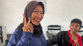 Belajar wirausaha dalam mata kuliah kewirausahaan risol ayam keju