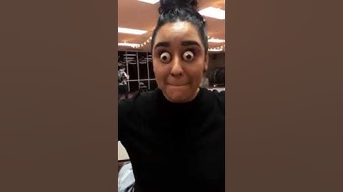 Girl Shows Skills by Popping her Eyes Out - 1116300