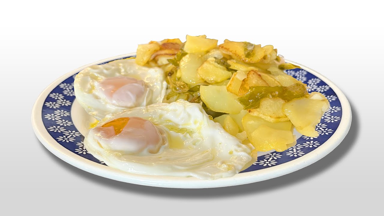 PAPAS A LO POBRE CON PIMIENTOS Y HUEVOS FRITOS