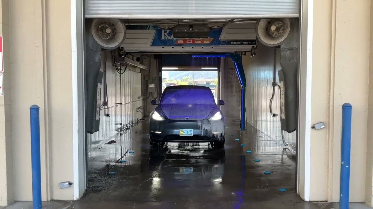 Washworld Razor Edge - Auto-Mutt dog & car wash - Inside & Outside view