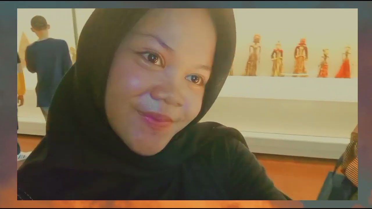 Describe the place, namely the Wayang Museum - Old Town, Jakarta.  `Falya Syakira 10 Kuliner 4 ' 🏙️