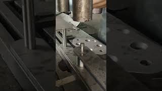 Chain Lock Pin Press in Hydraulic Machine Chain Lock Pin Press in Hydraulic Machine