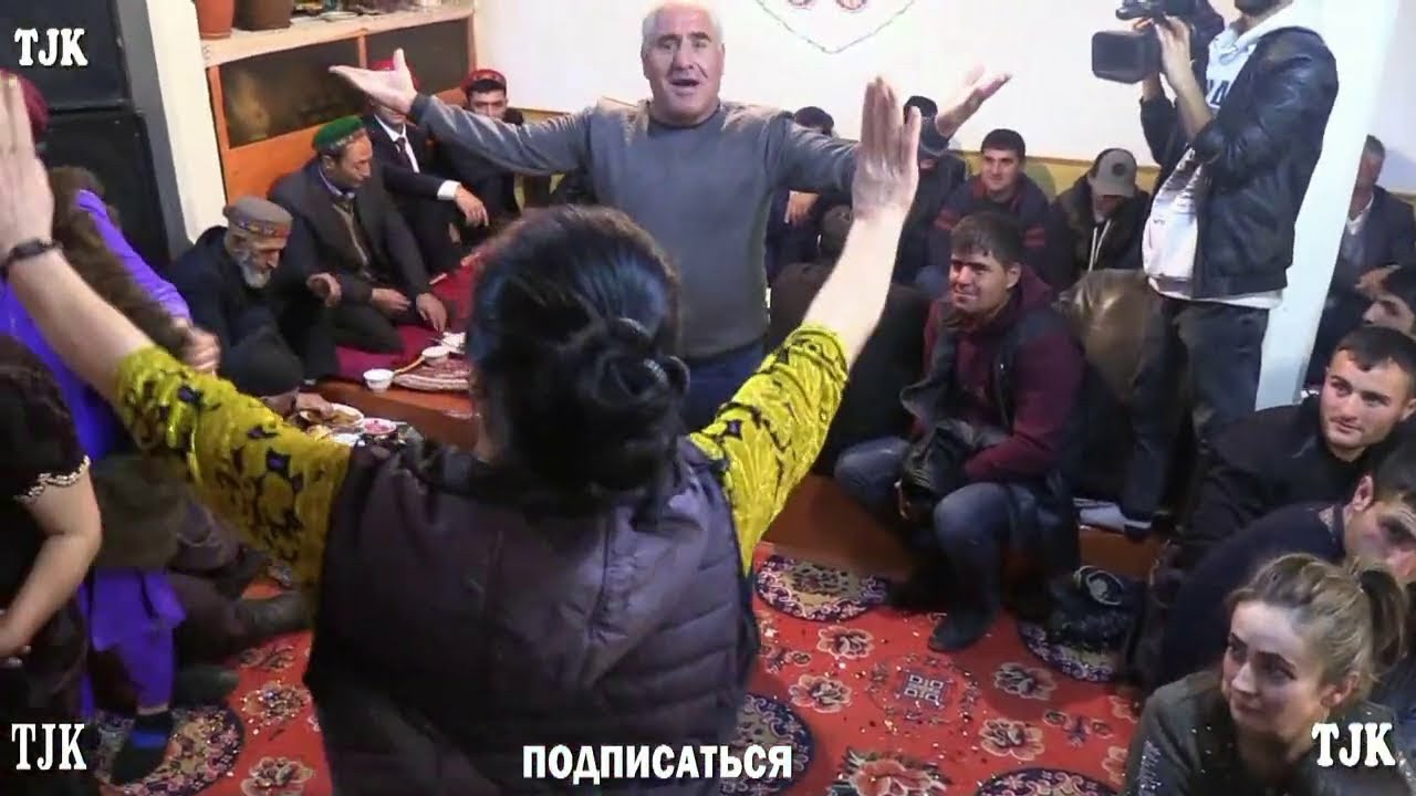 Туйи точики супер танец пары таджикский танец. Таджикские танцы на свадьбе видео. Танец таджиков Китая. Мага таджик танцует на свадьбе. Танцующий таджик