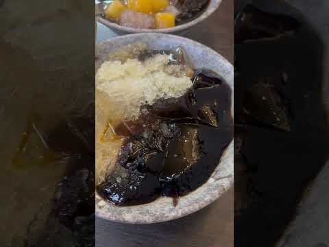 南紡生活圈，88嫩仙草光明店，如果突然很想吃涼的，又不想去人擠人，在地人偷偷推，很適合邊吃邊聊八卦的地方，啊…不要偷聽嘿，我要開始講嘍 #台南 #甜點 #仙草 #剉冰