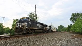 NS ES44AC & C40-8W lead a WB Intermodal Train on the NS Chicago Line