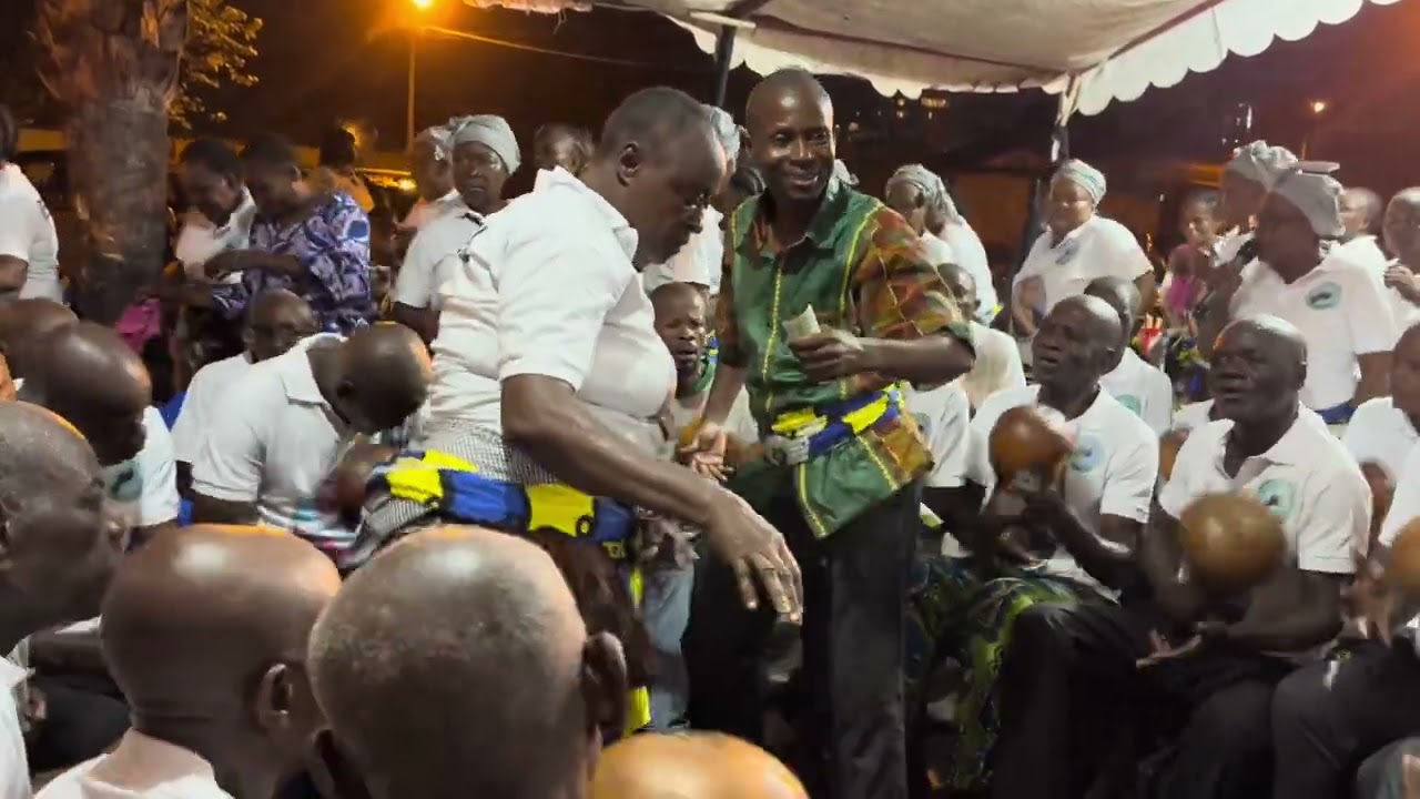 Amey Lekaa 27 avril 2024 après la finition de la pierre tombale président OBILI Gaston David